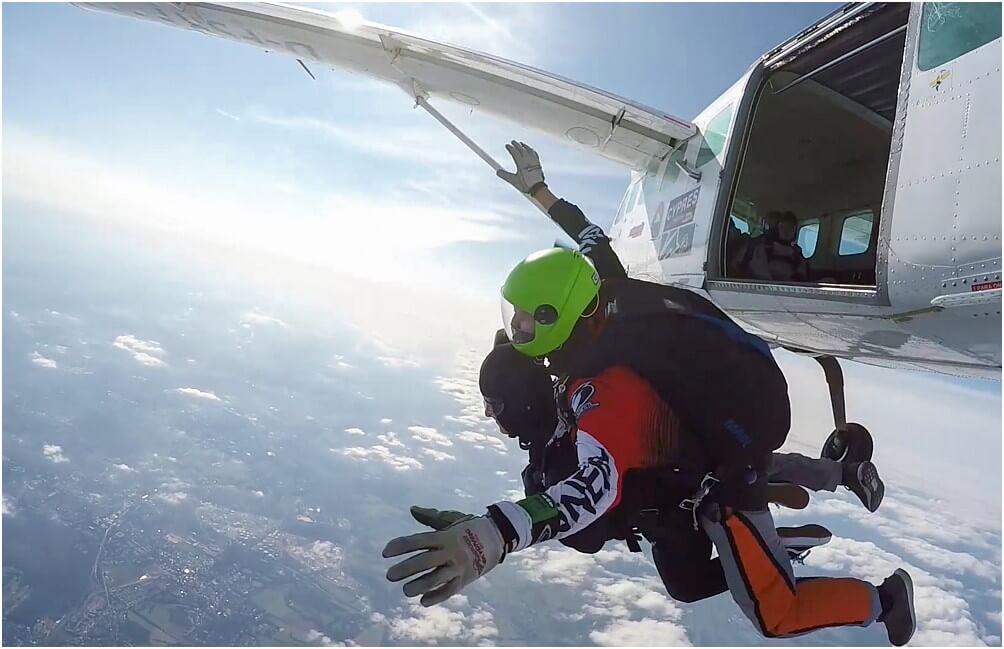 Take a freefall ... aus 4200m Höhe geht's 50s im freien Fall nach unten