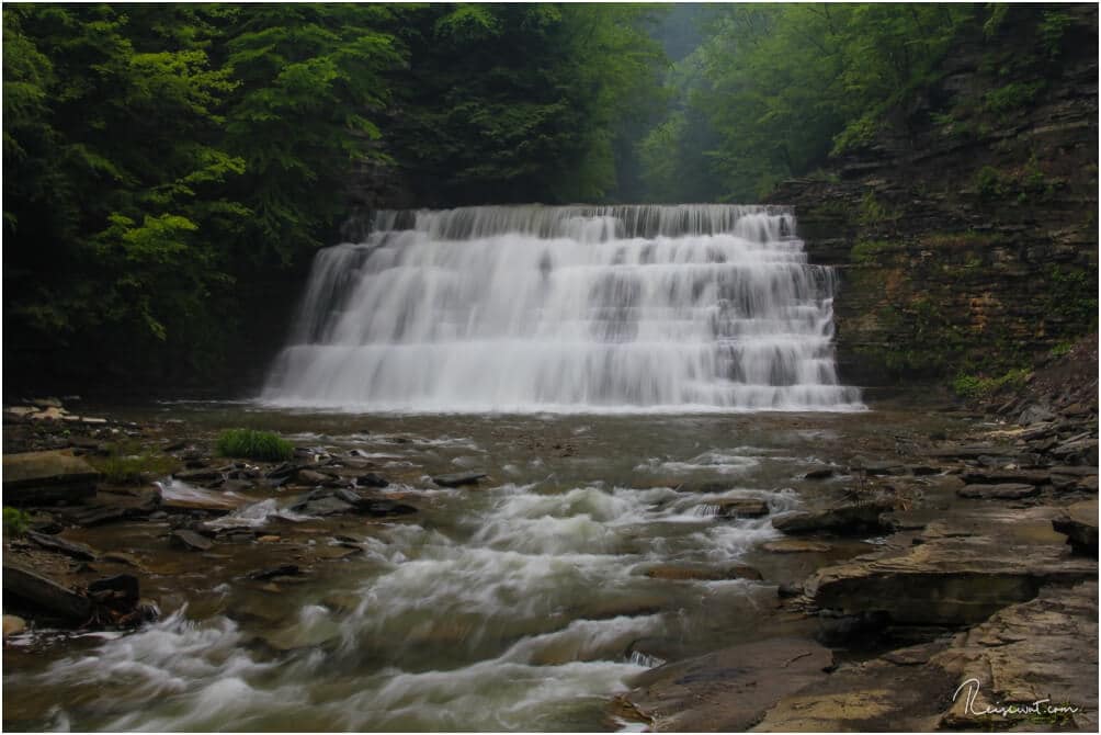 Einer der größeren Wasserfälle im wunderschönen Stony Brook State Park
