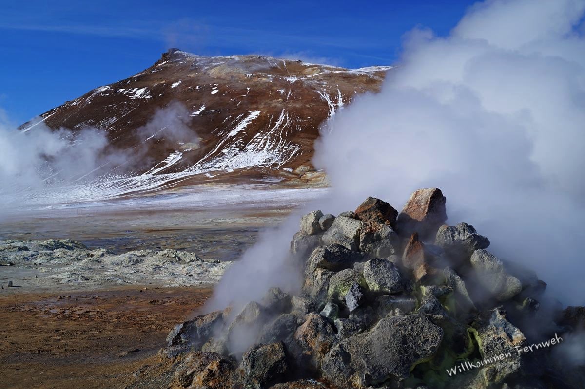 Beim Geothermalgebiet neben dem Berg Namafjall zischt und brodelt es alle paar Meter