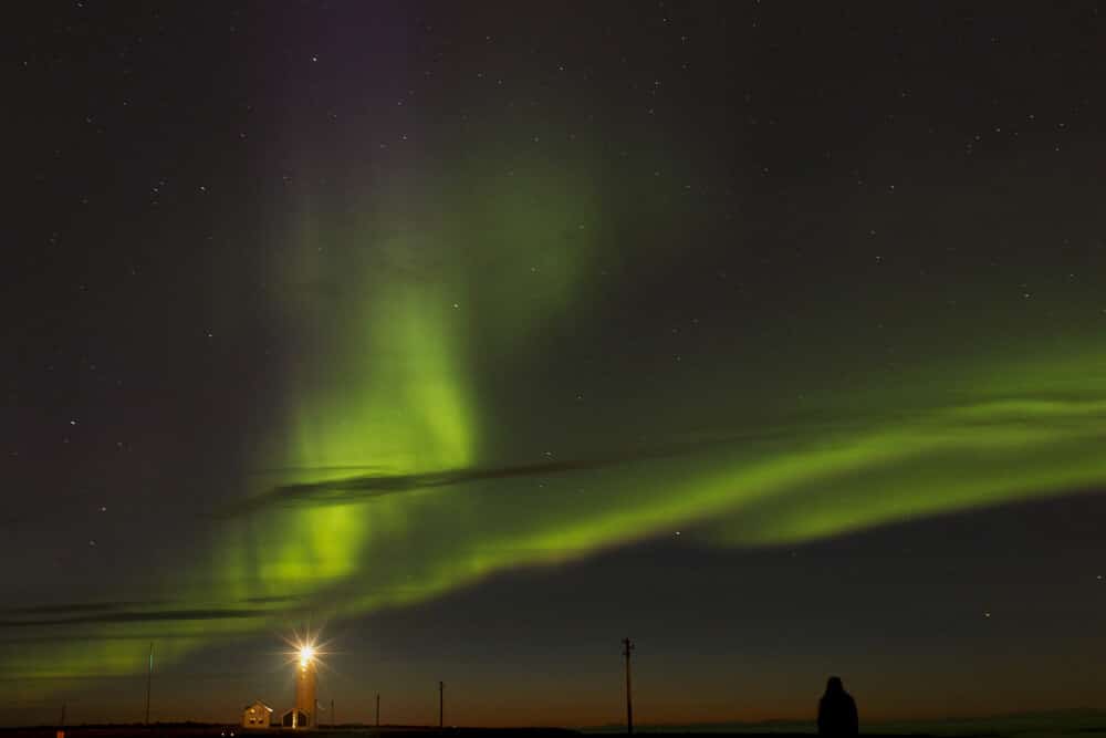 Die Nordlichter sind ein Traum vieler Reisender, die zum ersten Mal im Winter nach Island kommen