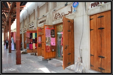 Einer der zahlreichen Stoff-Souks in Deira