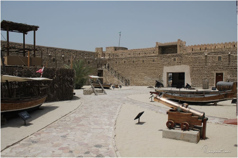 Der Innenhof des Fort Al Fahidi, von dort aus gelangt man in die diversen Bereiche nach Innen, wo man in die Geschichte Dubais eintaucht