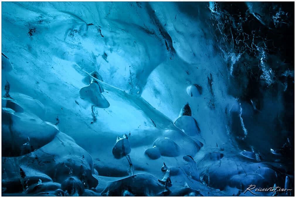 Das Eis in der Crystal Cave ist verdammt blau
