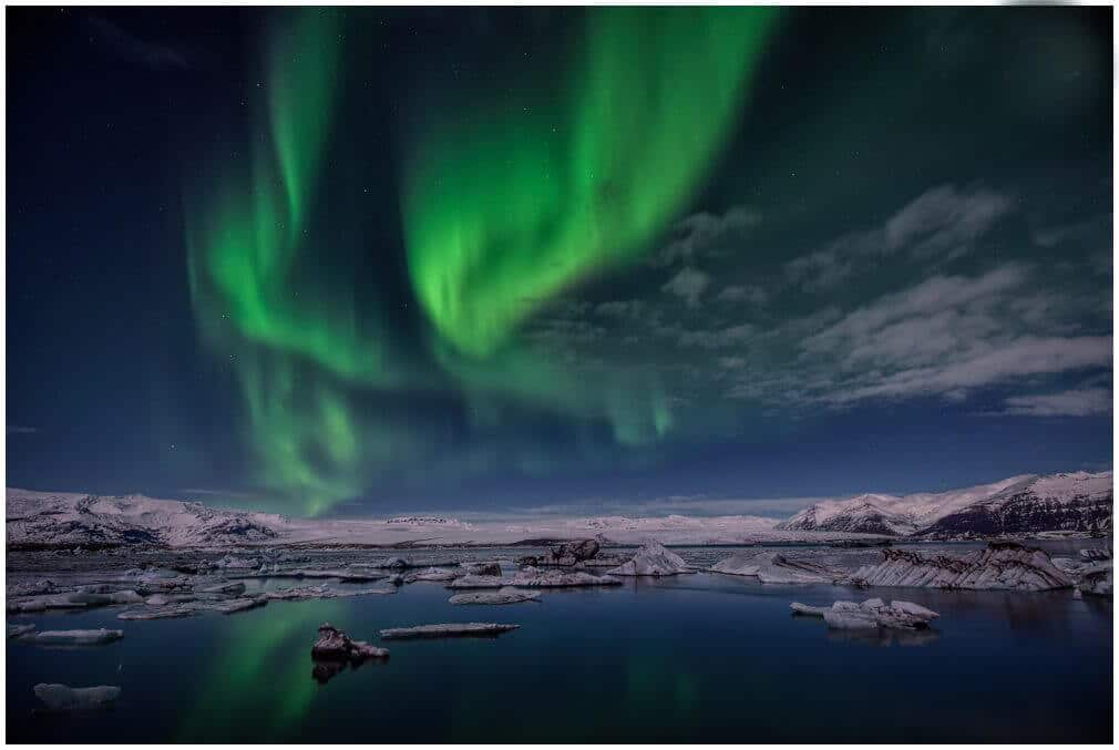 Zweite Version der Northern Lights über der Glacier Lagoon Iceland