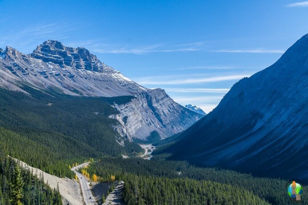 In Kanada hat mich die Landschaft wirklich beeindruckt. Gerade die Rocky Mountains waren hier ein Höhepunkt meiner Reise. Der Aussichtspunkt hinter dem Big Bend bietet einfach einen perfekten Blick auf die Traumstraße