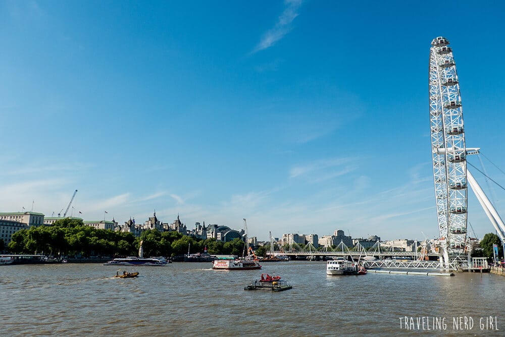 Ein Blick über die Themse und das London Eye-Riesenrad